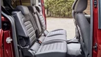 Il sistema Ford di sedili completamente ripiegabili offre una flessibilità eccezionale